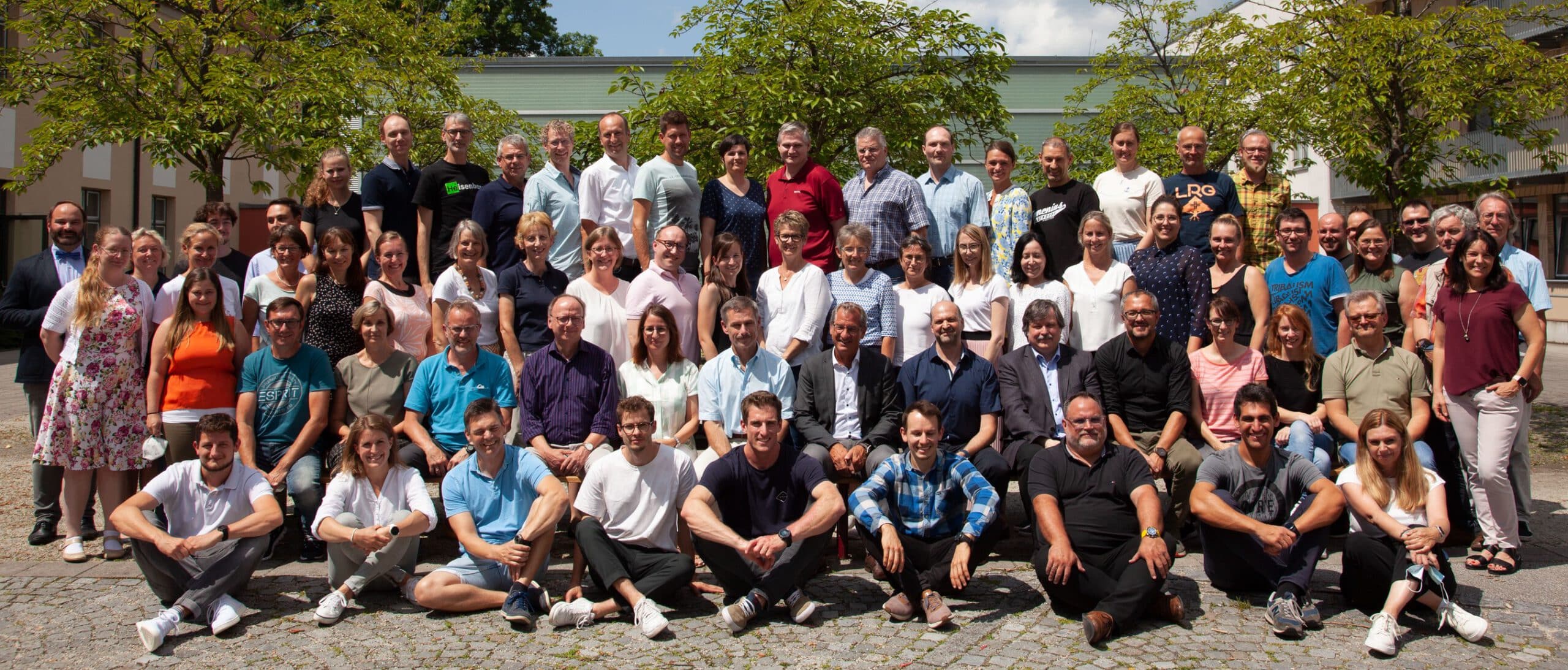 Schulteam_Lehrerfoto_2021_cut2_small