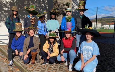 Come­nia­ner betei­li­gen sich künst­le­risch an der „Eichen­pflan­zung zu Ehren von Joseph Beuys“