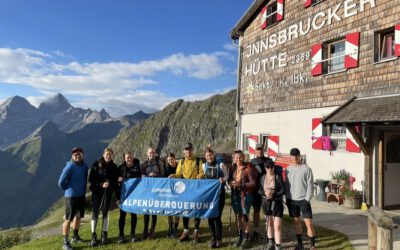 Come­nia­ner über­que­ren die Alpen