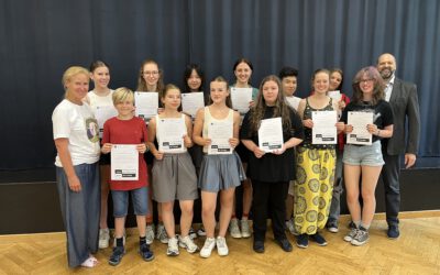 AntidiskriminierungstrainerInnen am Comenius-Gymnasium erhalten Zertifikat
