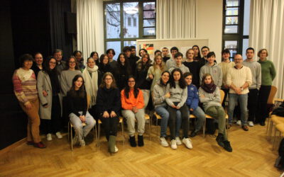 30 junge Französinnen und Franzosen am Comenius