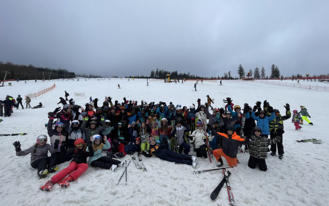 Schneespaß und sportliche Herausforderungen: Die Skitage der 7. Klassen