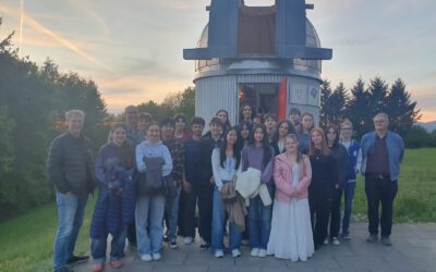 Dem Universum ganz nah:  Exkursion der 11. Klassen des Comenius-Gymnasiums zur Sternwarte Winzer
